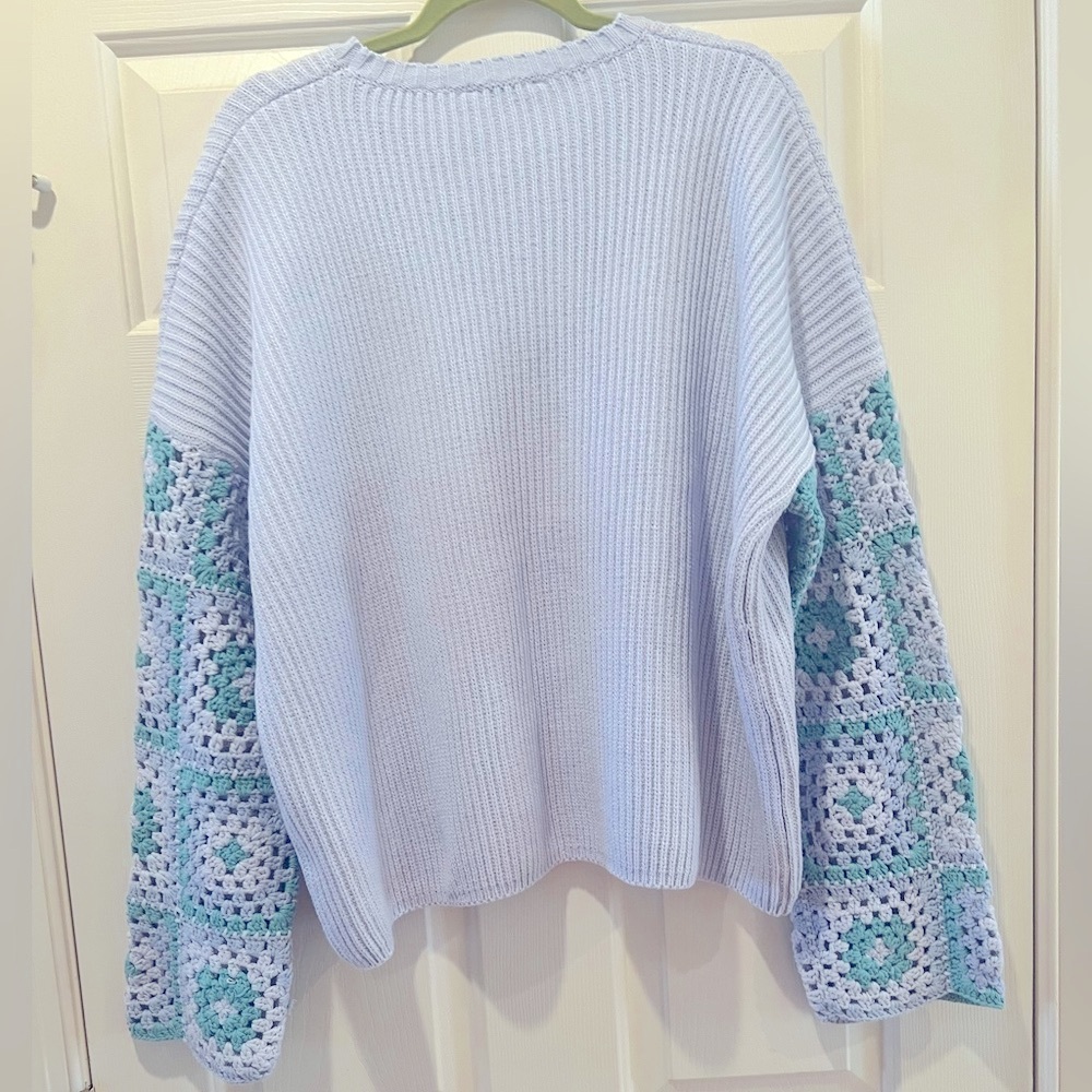Gilli Light Blue Sweater w/Crochet Sleeves Women’s Medium - Picture 5 of 7